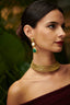 Pendientes fiesta invitada Nilo Verdes tres niveles detalle dorado, perla blanca y piedra Verdes forma de gota 6.5 cm
